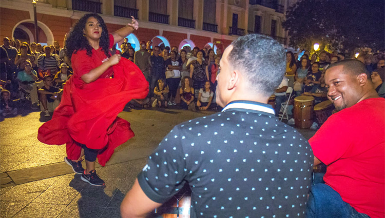 Tata Cepeda-ESCUELA DE BOMBA Y PLENA DOÑA CARIDAD BRENES DE CEPEDA